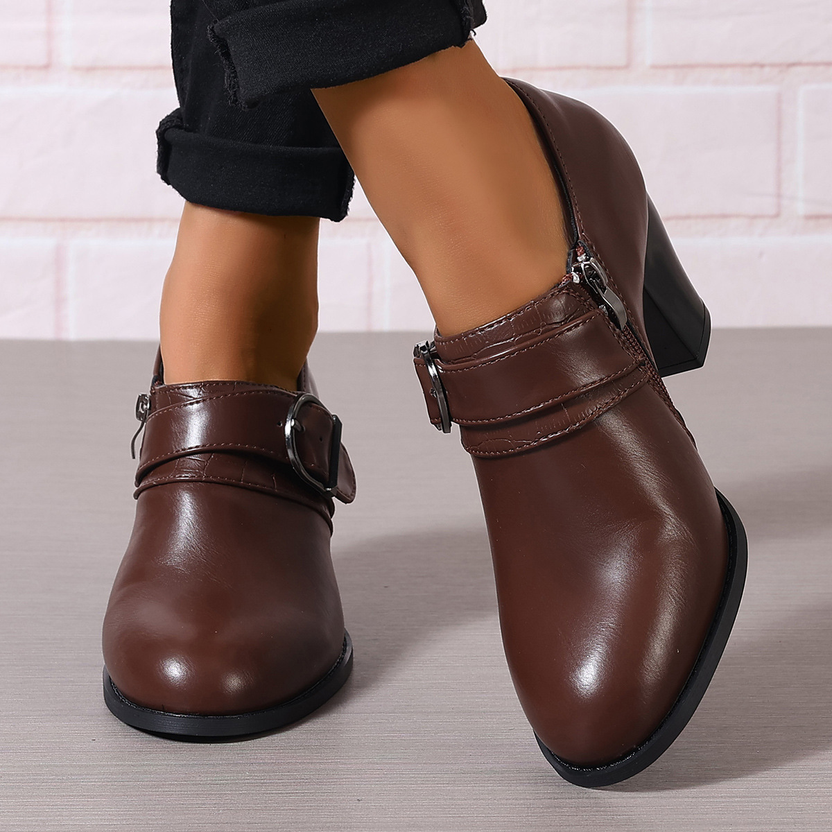Picture of Juhiti Spot 2024 New European and American Fashion Export Large Size Women's Shoes Amazon Women's Fashion Glossy Thick Heels