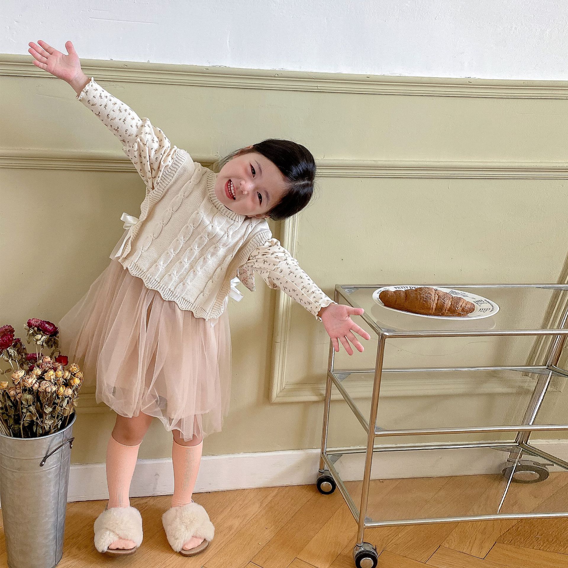 Picture of Girls' Wool Vest 2025 Autumn and Winter New Korean Style Girls' Webbing Knitted Vest Vest Fashionable Baby Vest