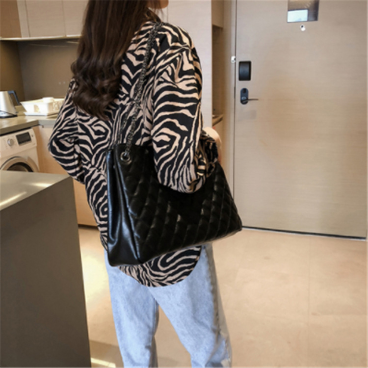 Picture of 2025 Spring New Fashion Retro Long-Sleeved Stripesd Shirt Women's Loose Lazy Style Bf Shirt Jacket Top Trendy