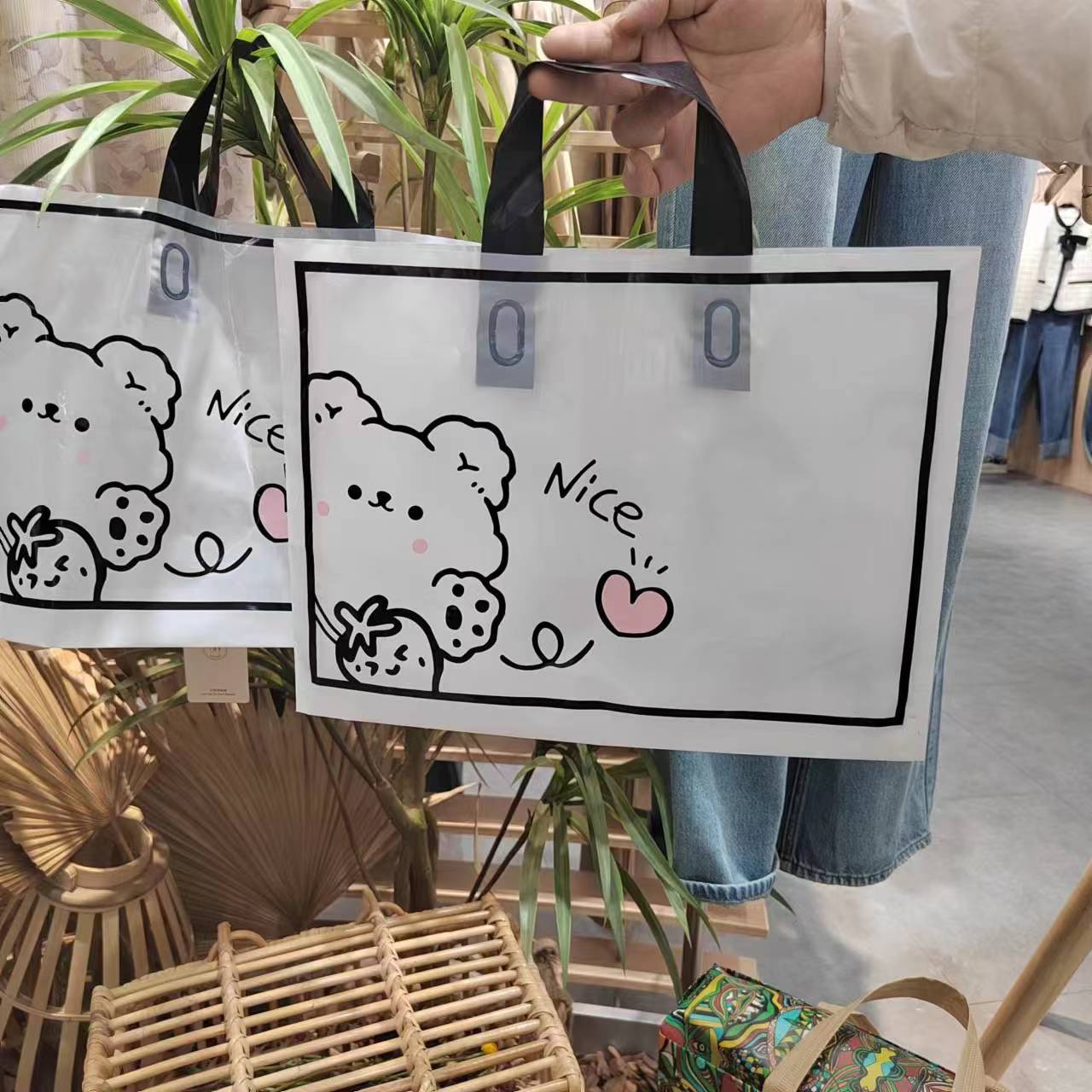 Bear cartoon bag wholesale plastic portable clothing gift printing bag clothing store shopping children's clothing store packaging