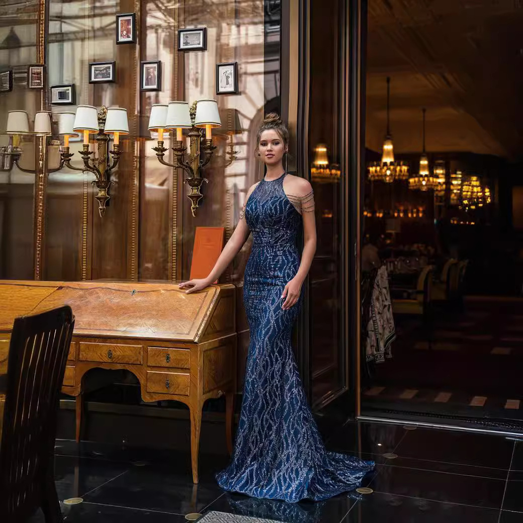 [Royal boutique] European and American high-end women's banquet host sleeveless neck slim dress mopping fishtail dress