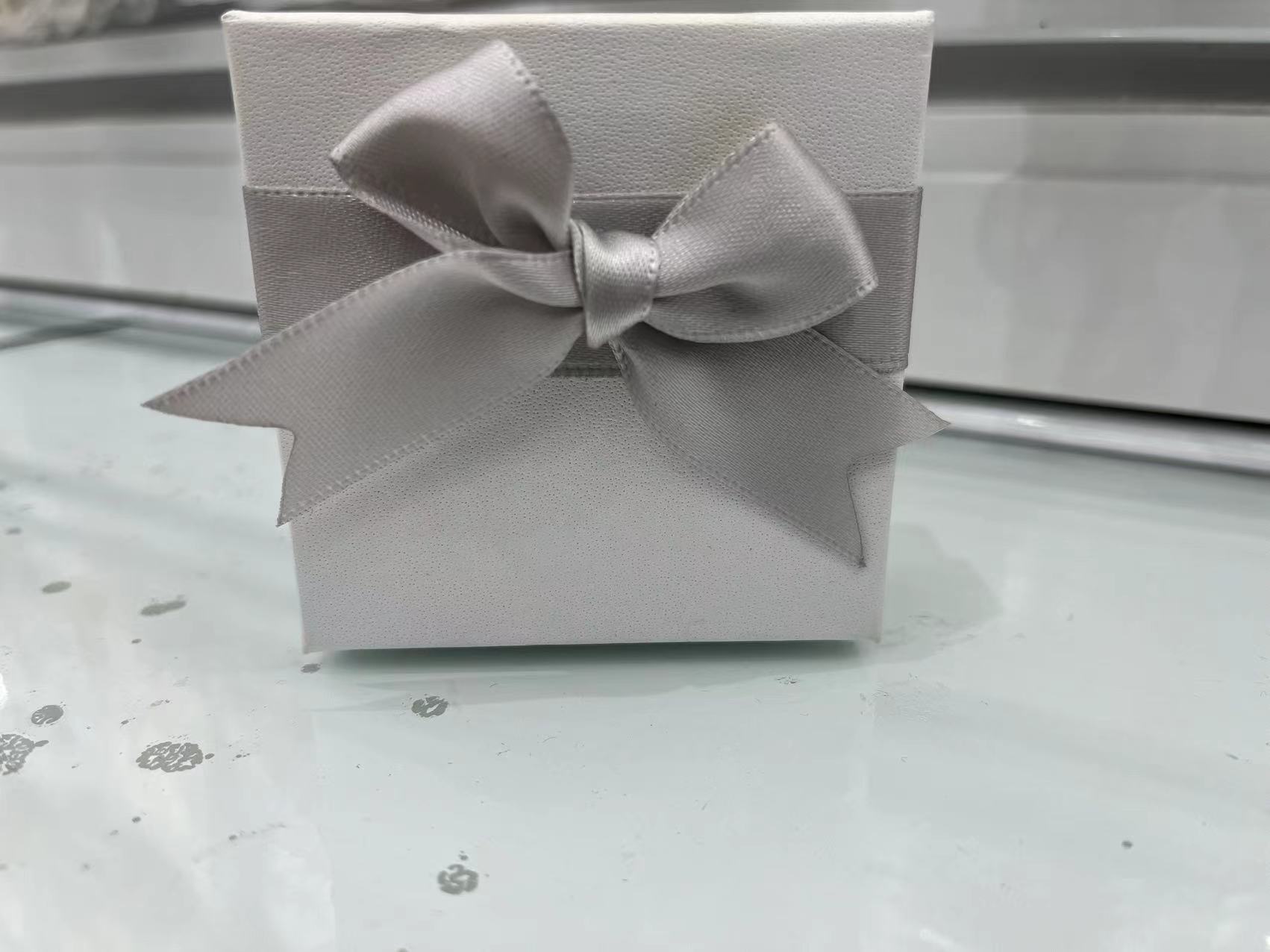 Picture of 7.5*7.5 Orange Peel Pattern Hand-Tied Bow Jewelry Box Environmentally Friendly High-End Exquisite Gift Box Watch Box Gift