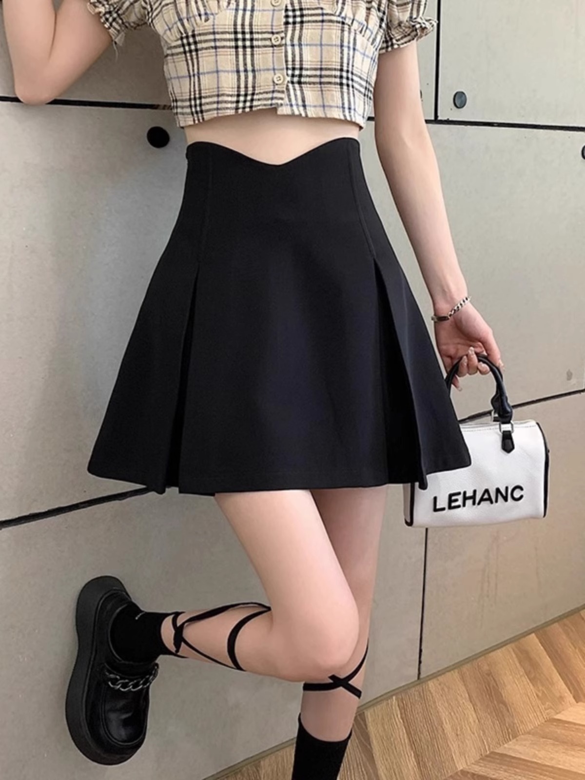 Women's Skirt Autumn 2025 New A- Shaped Elegant Covering Hip Skirt High Waist Slimming Black Pleated Skirt
