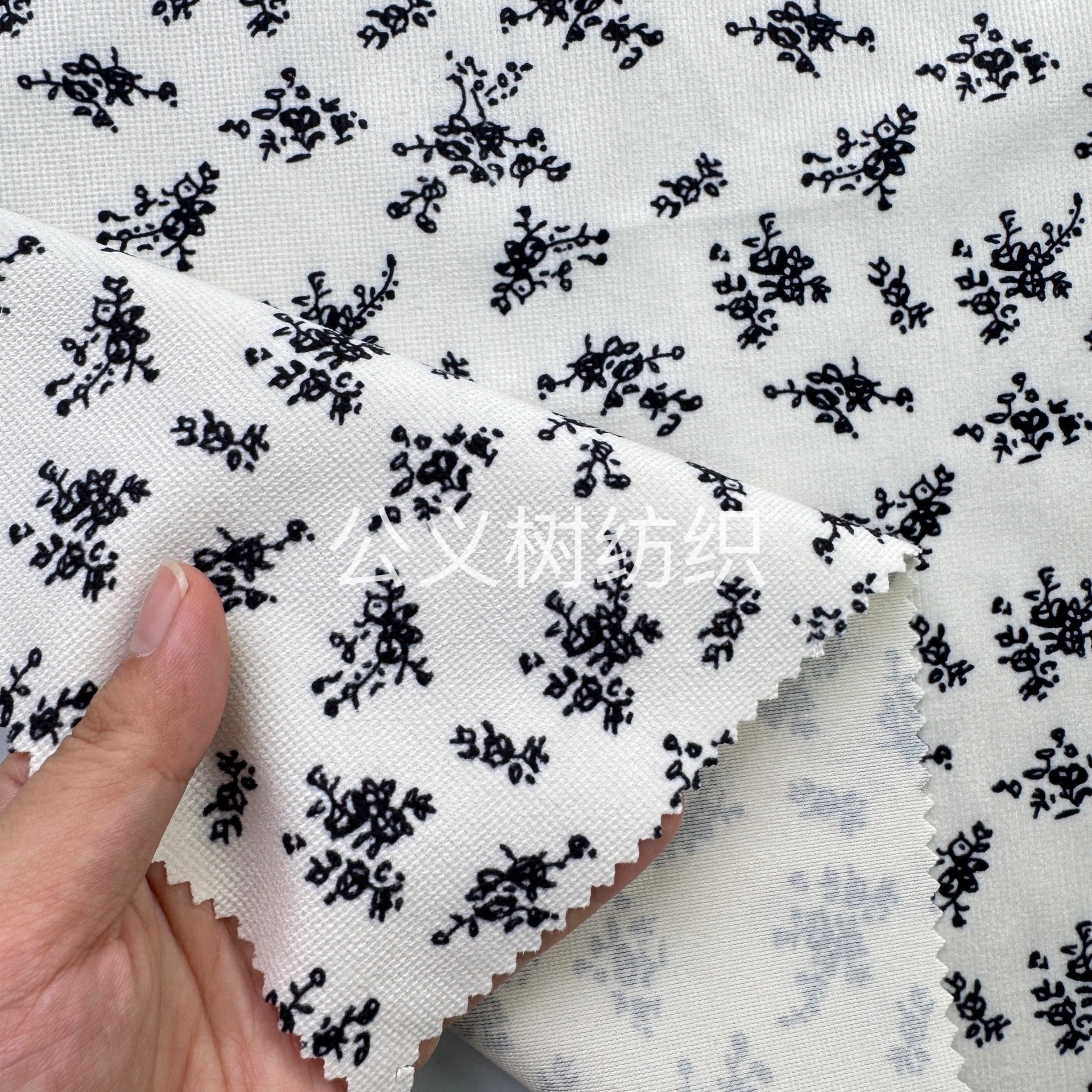Picture of "Night Shadow Micro Flower" Autumn and Winter Soft Skin-friendly Fabric Lisi Velvet 21 Pit Small Floral Printed Fabric
