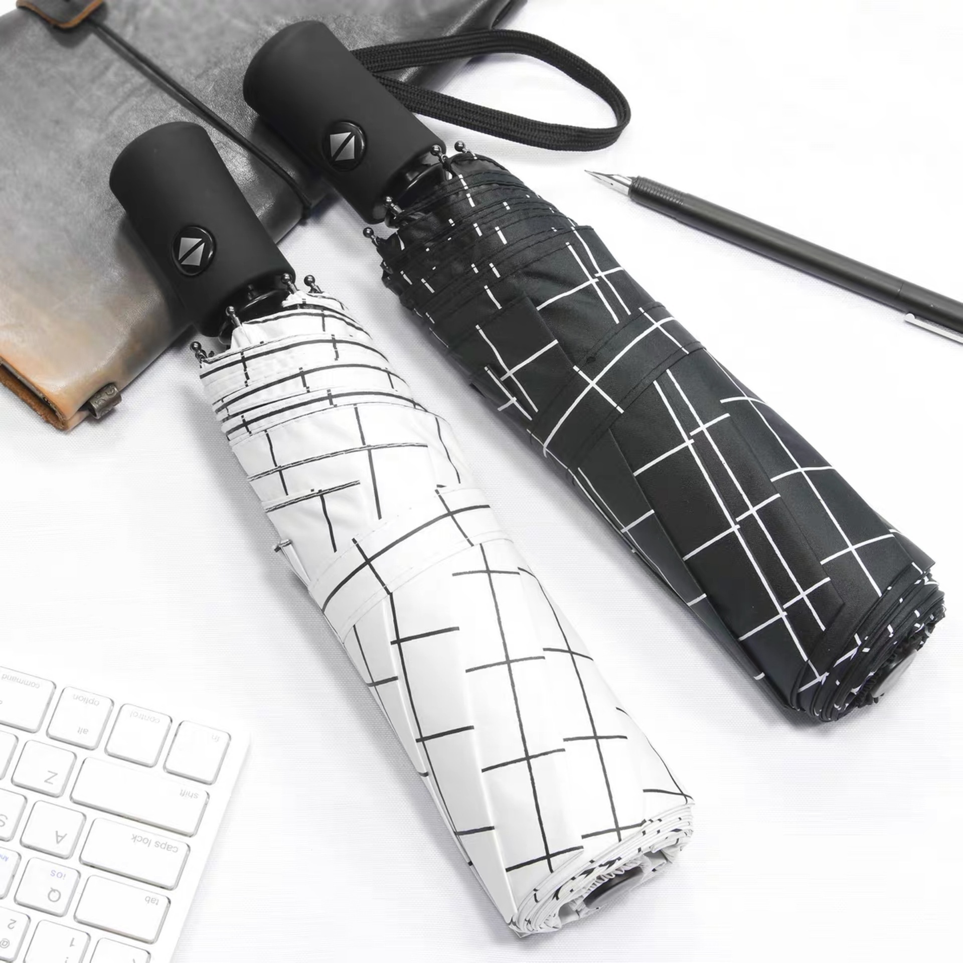 Picture of Full-Automatic Umbrella Women's Sunny and Rainy Dual-Use Simple Black and White Plaid Sunscreen and UV Protection Folding Umbrella for Students