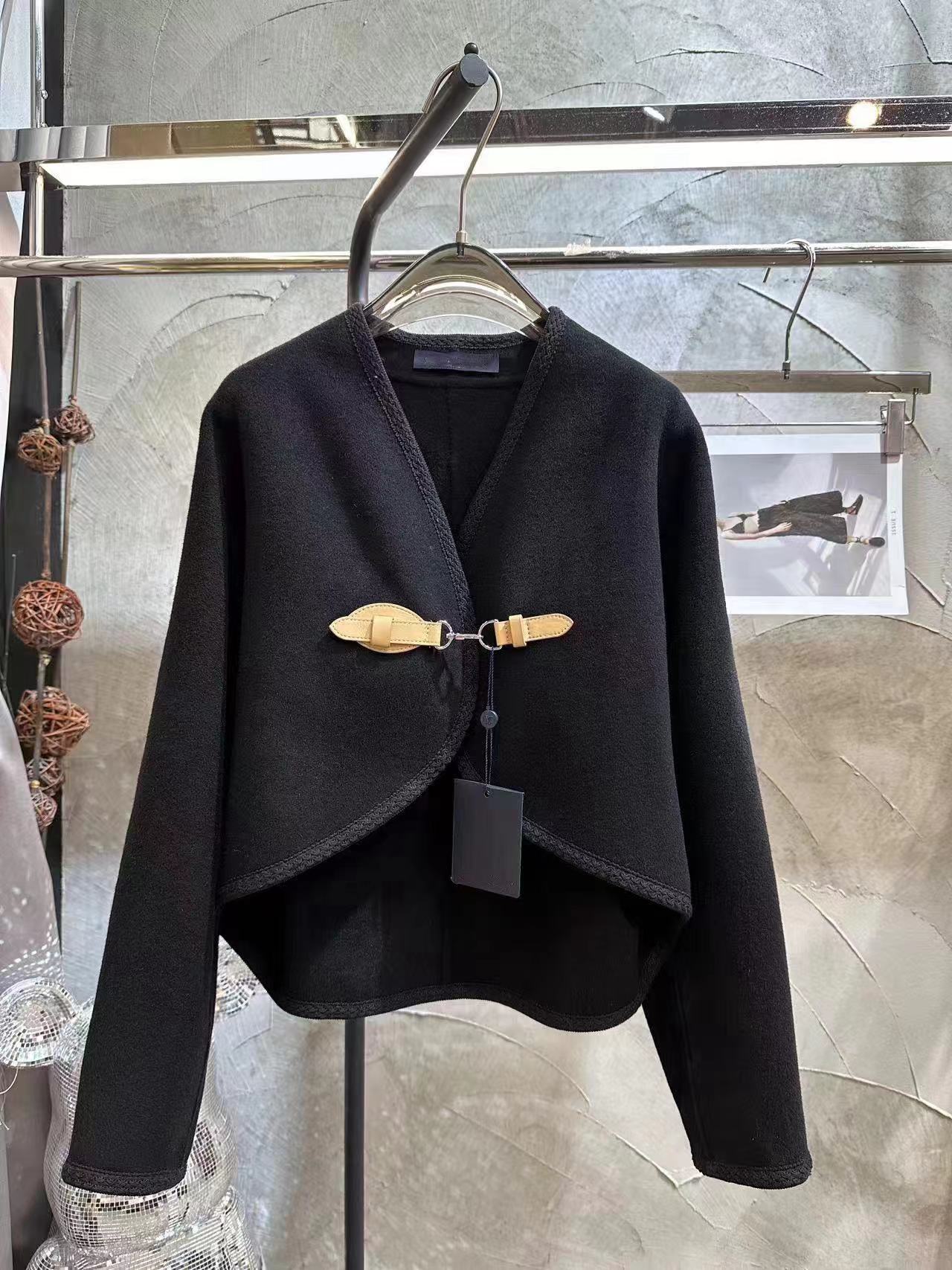 Picture of 2025 Autumn and Winter New Double-Sided Hand-Stitched Cashmere High-End Elegant Versatile Short Wool Outwear for Women