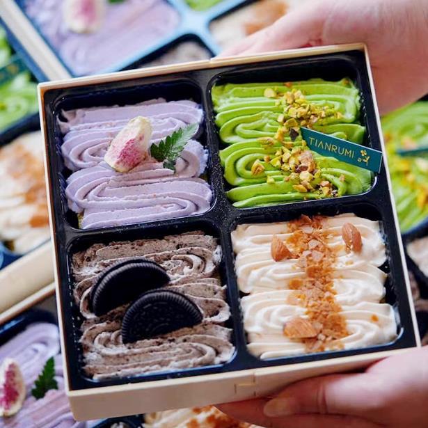 Net Red Four Happiness Box Four Dessert Packaging Happy Cake Packing Box High-grade Four-grid Snow Mei Niang Box Wooden Box