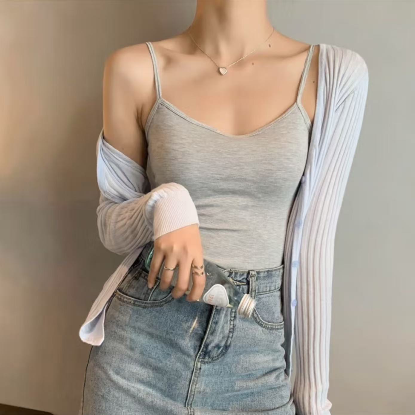 Integrated Bra with Chest Pads, No Need to Wear a Bra, Can Be Worn as an Outerwear Camisole, Women's Modal Base Shirt, Backless, Breathable and Comfortable