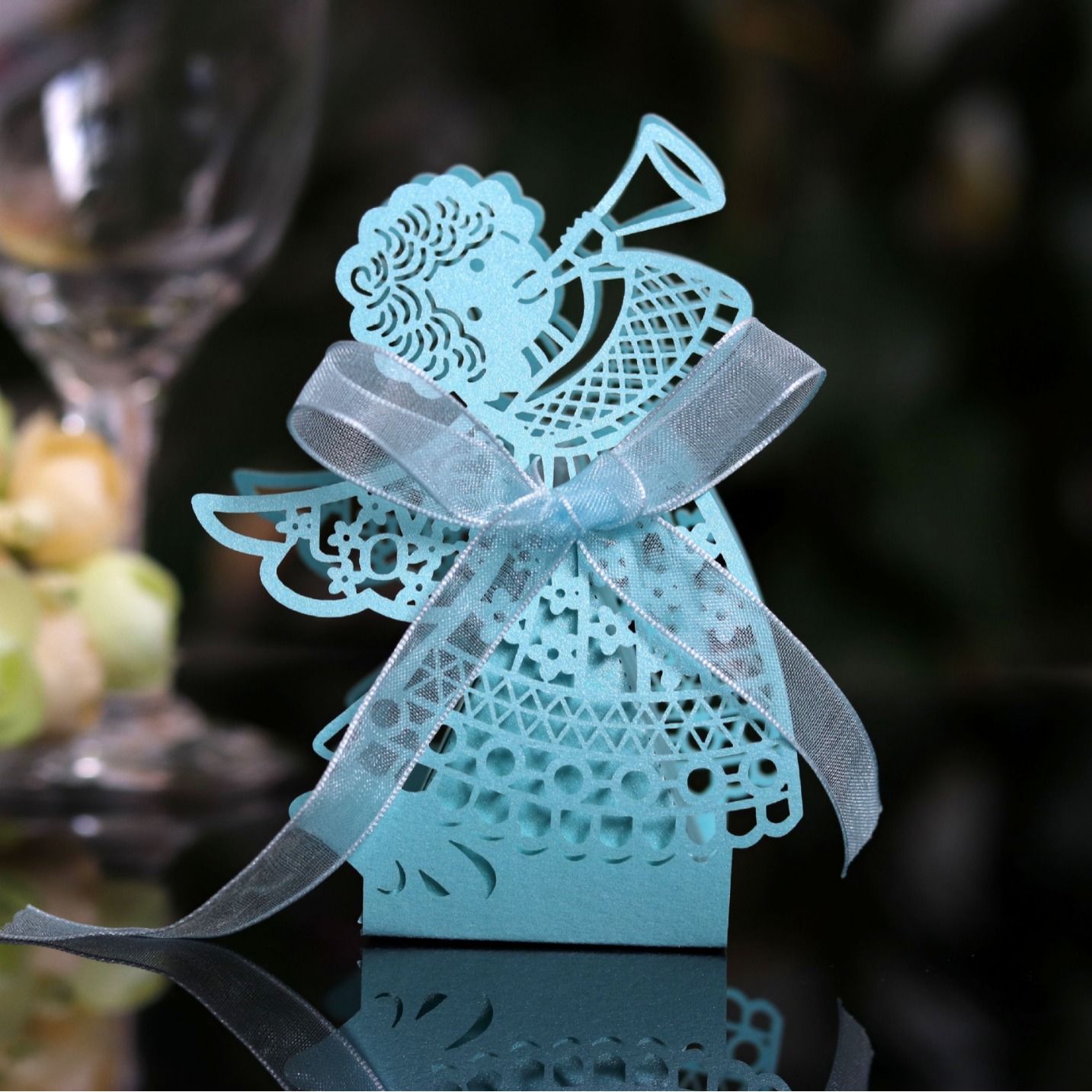 Picture of Direct selling wedding beautiful girl box cutting hollow holiday candy box pink girl chocolate carton wholesale
