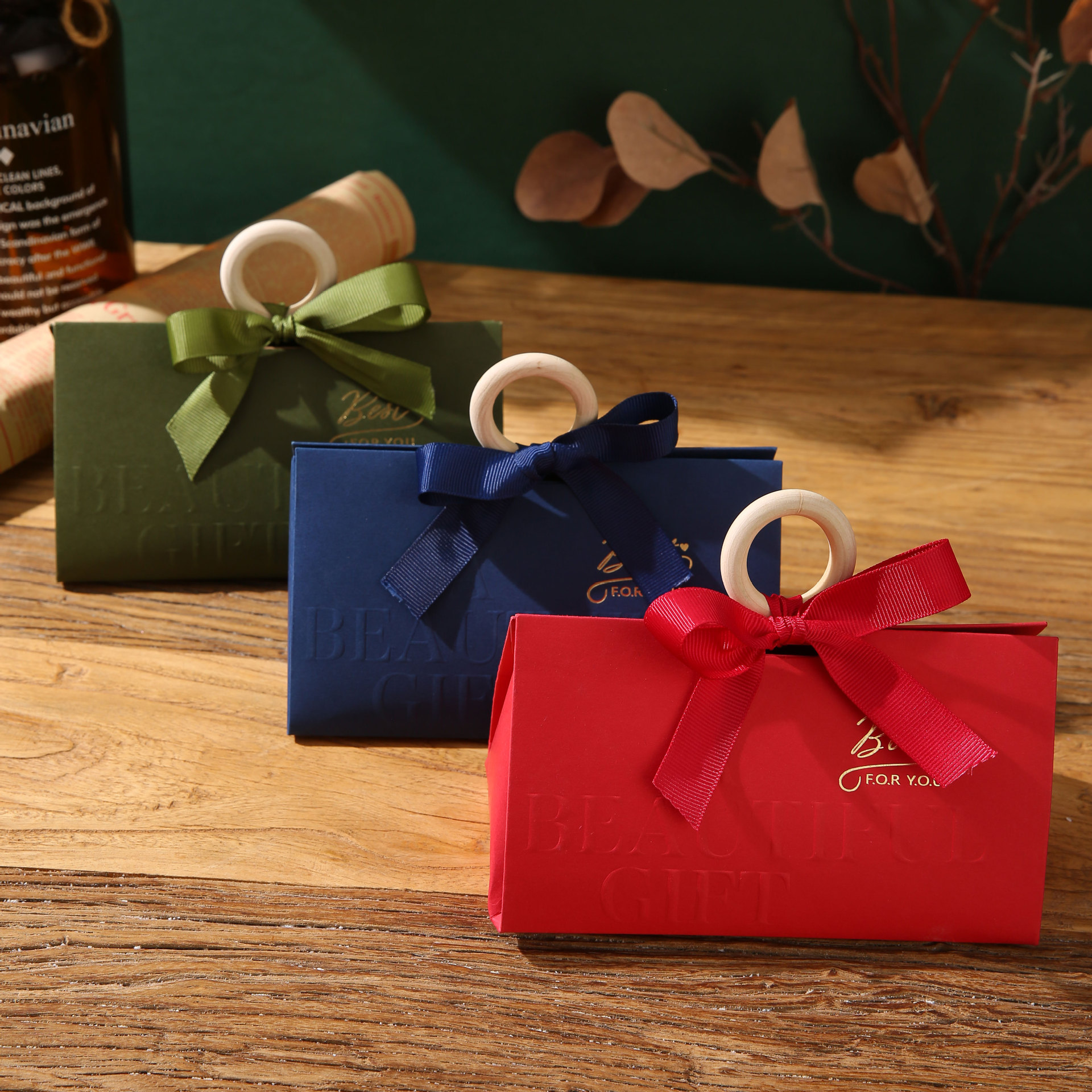 Picture of European Style Simple Kraft Paper Triangle Accompanying Gift Wedding Candy Box Wedding High-end Wedding Creative Portable Gift Box