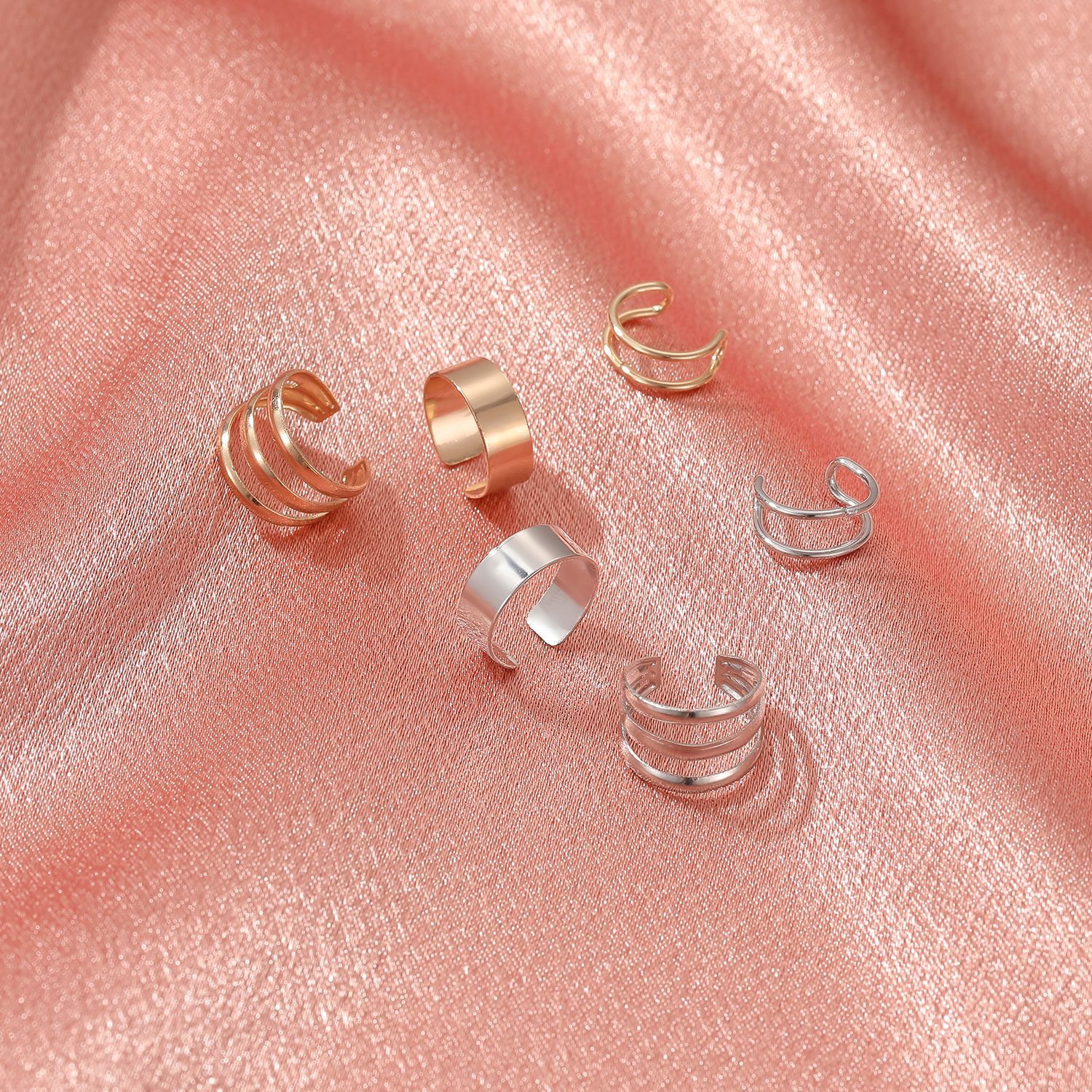 Picture of Korean style ins no hole c type ear clip fashion retro cold wind geometric hoop earrings earrings wholesale ear clip women
