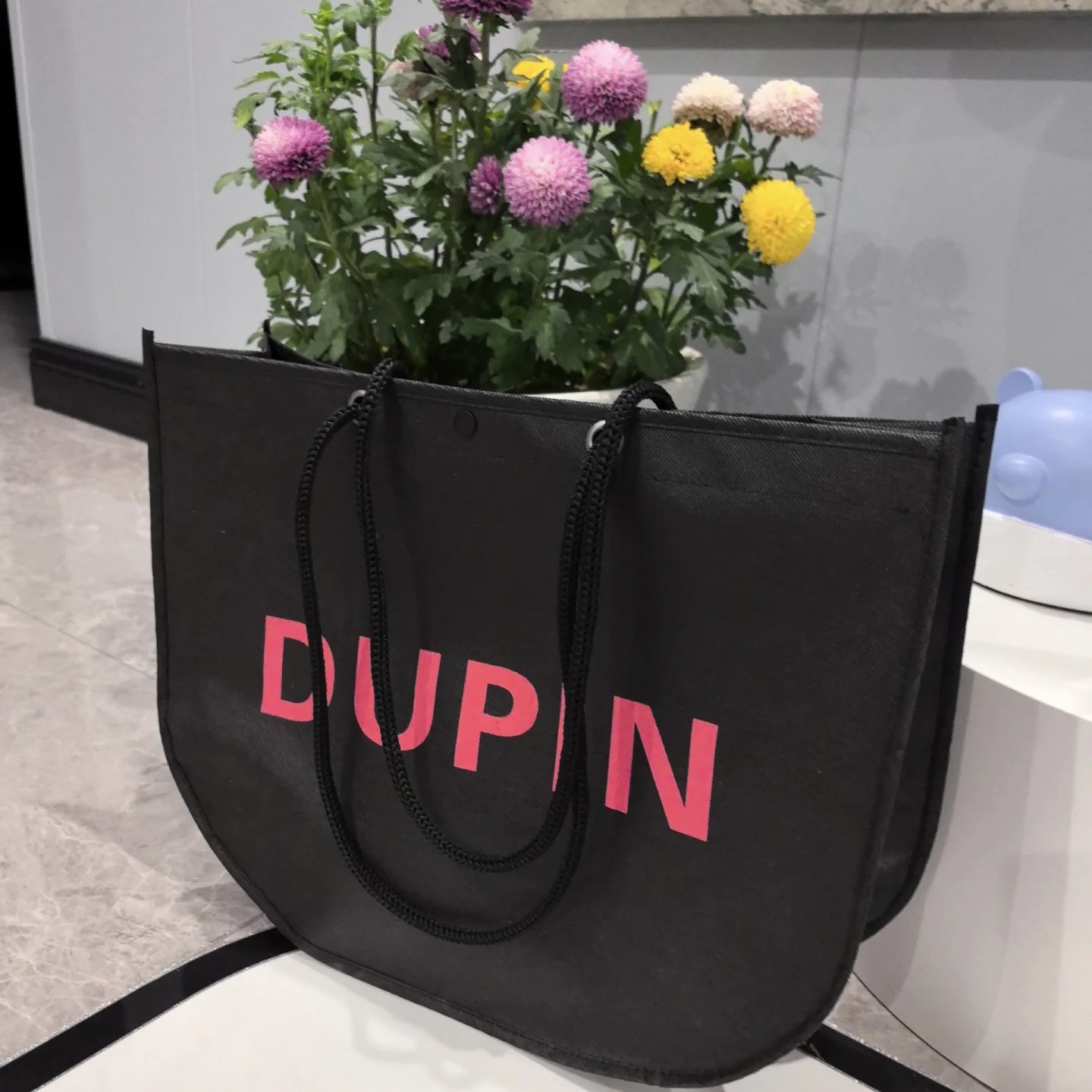 Non-Woven Eco-Friendly Bag with Logo Print for Women's and Children's Clothing, Thickened Clothing Store Shopping Drawstring Tote Bag with a High-End Feel
