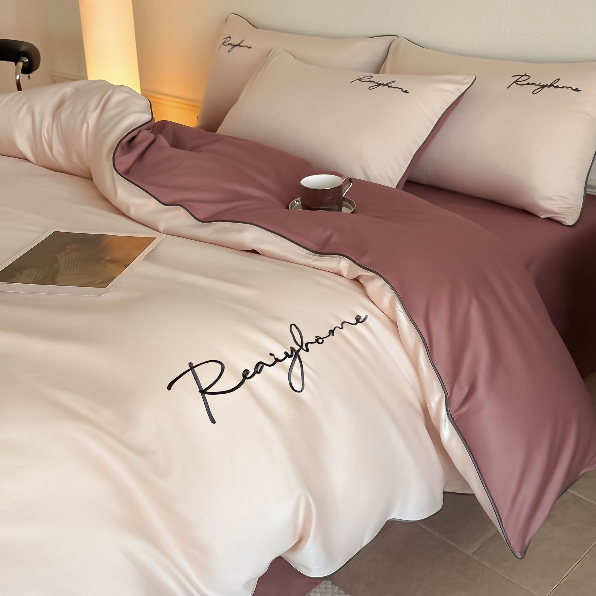 Picture of 60 Xinjiang long-staple cotton four-piece cotton bed sheet bed hat light luxury embroidery dormitory three-piece cotton bedding s