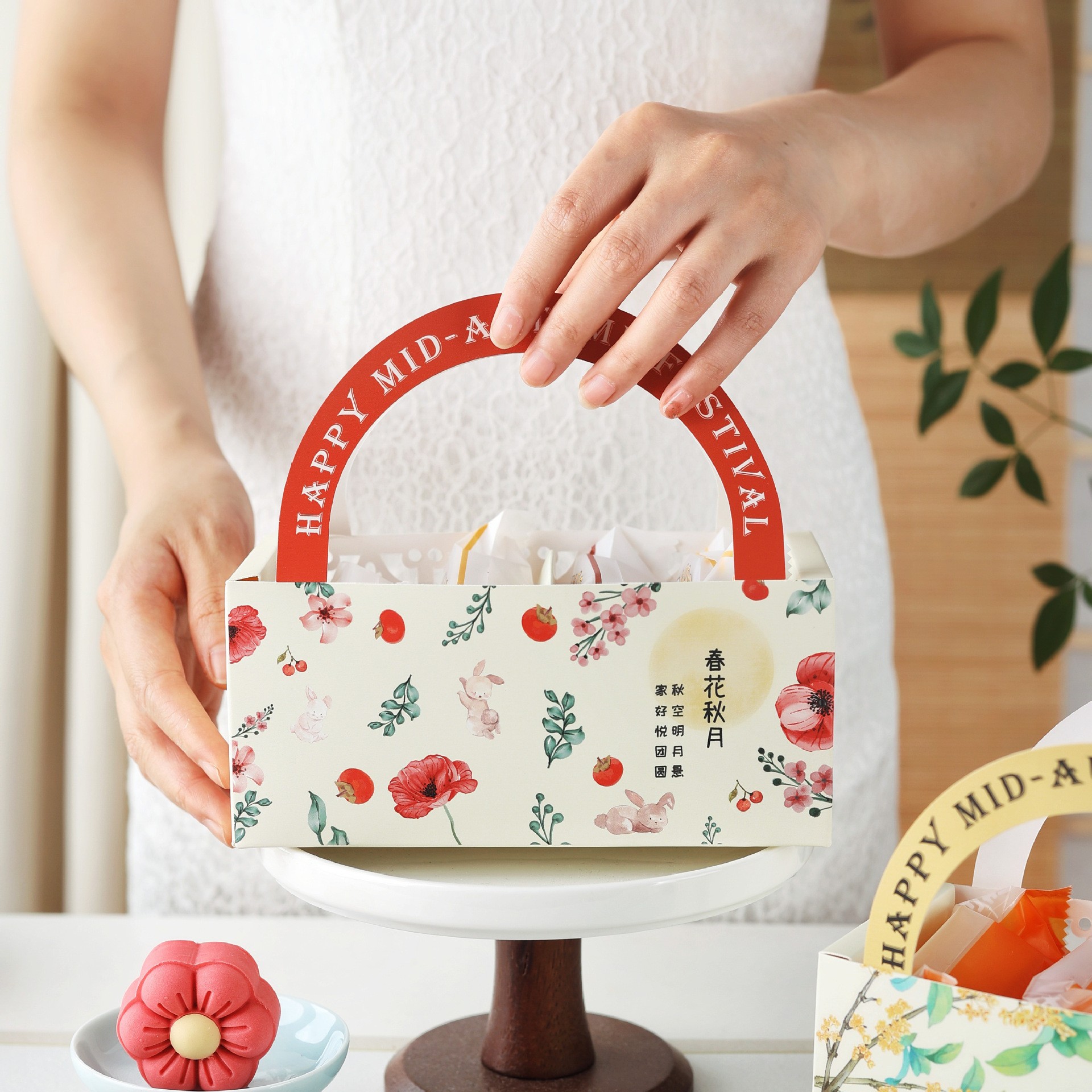 2025 New Four-grain Portable Moon Cake Box Iced Skin Cantonese Flow Heart Egg Yolk Crisp Cake Mid-Autumn Festival Packaging Box Gift Box