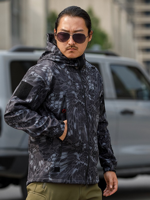 Shark skin soft shell assault clothing camouflage jacket fleece padded tactical clothing hooded jacket manufacturers in stock