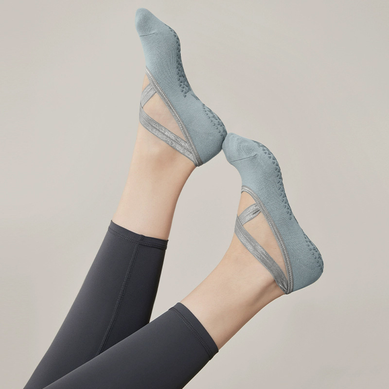 Picture of Non-slip yoga socks for women, beginner indoor five-toe socks, women's sports fitness yoga socks, wholesale yoga shorts