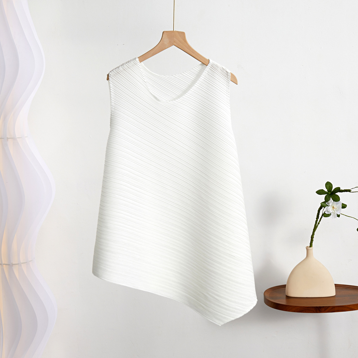 Picture of Pleated Miyake Summer Style Irregular Vest Sleeveless Top Pure Color Simple Elegant Foreign Style Versatile Age-Reducing Fashion