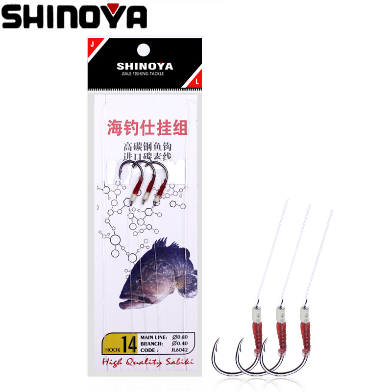 The SHINOYA Sanda fishing boat catches thousands of hooks and strings of hooks. The sea fishing strings of hooks. The sea fishing strings of hooks.