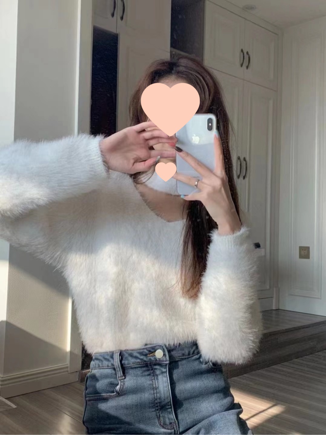Korean White V-Neck Mink Velvet Sweater Women's Short Loose Autumn and Winter Lazy Style Scheming Halter Knitted Top High