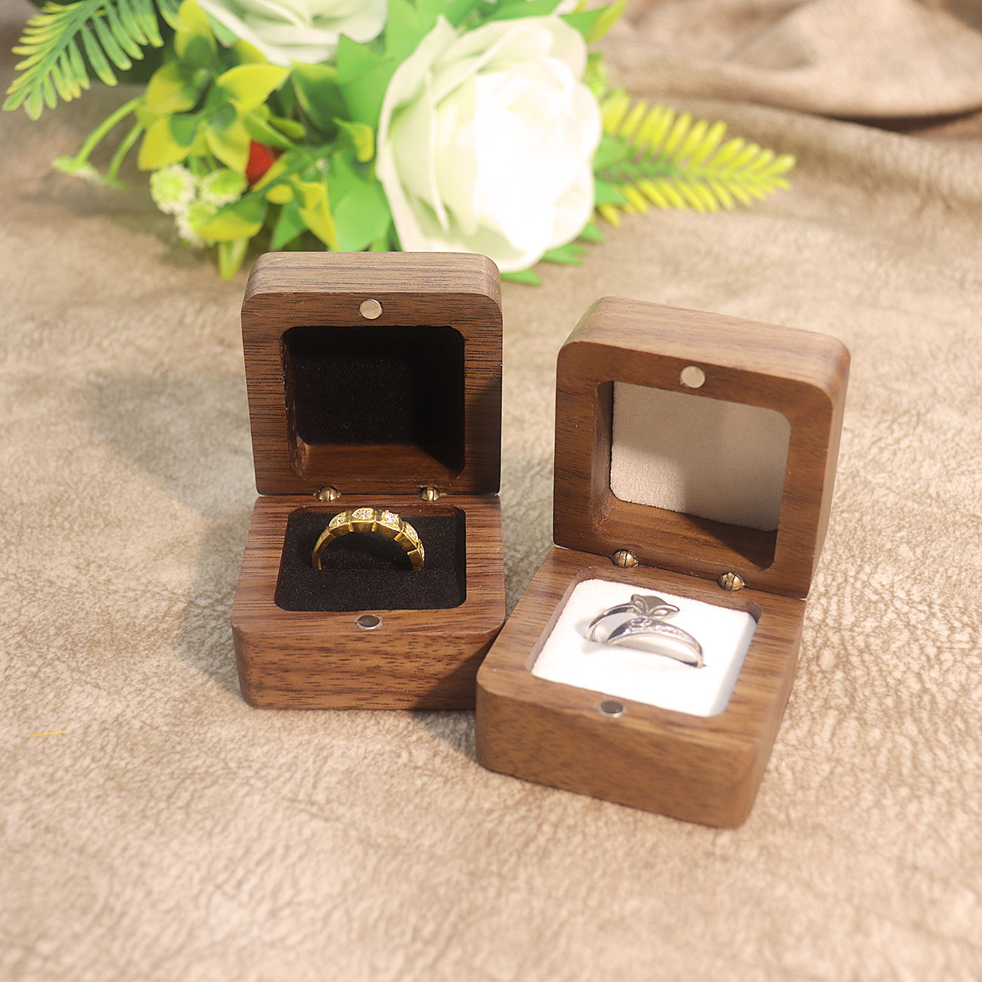 Manufacturer Wholesale Black Walnut Jewelry Box Ring Box Square Box Wooden Box Packaging Box Proposal Ring Gift Box for Women