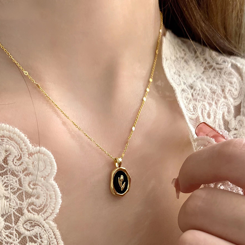 Pastoral Style Oval Oil Dropping Flower Necklace Small Fresh Cyber Celebrity Design Necklace Trendy Elegant Fashion Necklace