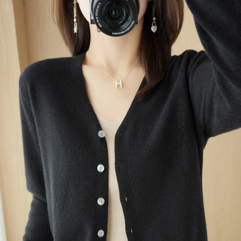 Picture of Cardigan Coat Women's Knitted Base Shirt V-Neck Long Sleeve Spring and Autumn 2025 New Style Outer Sweater Women's Korean Style