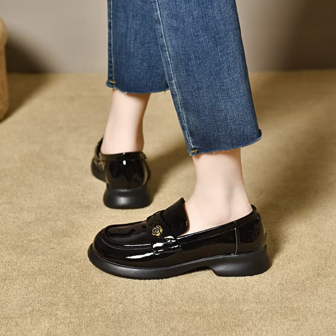 Round-toed Loafers Women's 2024 Autumn New Patent Leather Flat Slip-on Shoes Four Seasons Commuter Women's Small Leather Shoes