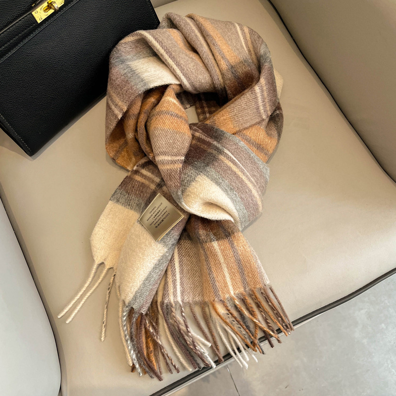 Picture of 2025 New British Wool Scarf Women's Autumn and Winter Plaid Warm Fashion Easiest for Match Middle-Aged Ladieswear's Scarf Gift