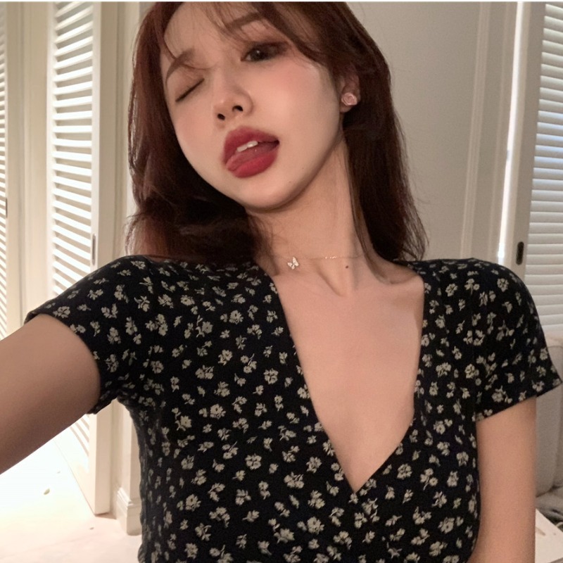 Xinyu Floral V-neck Design Short-sleeved T-shirt Women's Summer New Slim-fit Tall T-shirt Top Women's Wholesale Fashion