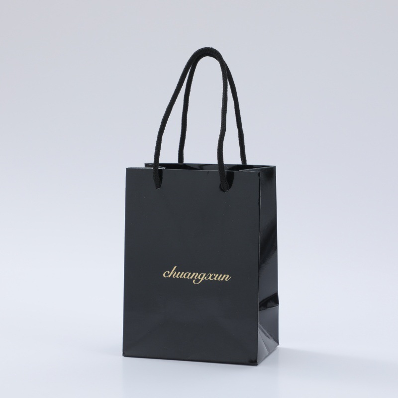 Spot wholesale simple high-grade small gift bag clothing portable take-out packing bag baking packaging foreign trade paper bag carton