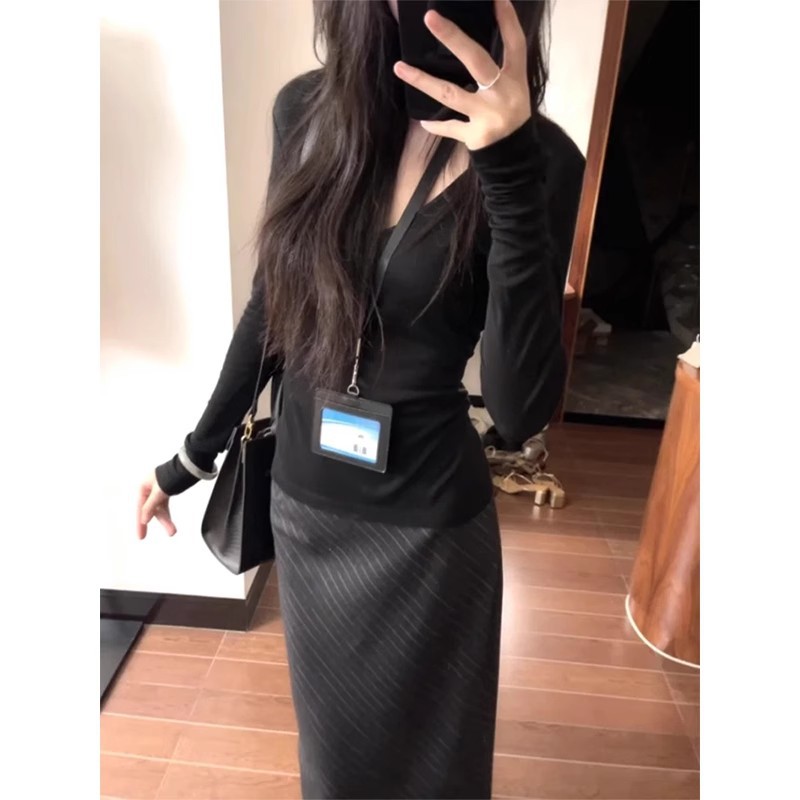 Picture of Solid Color Base Shirt with V-Neck Long-Sleeved Top Women's Spice Girls Shoulder Short T-Shirt Slim-Fit Waist-Tight Autumn Wear for Summer