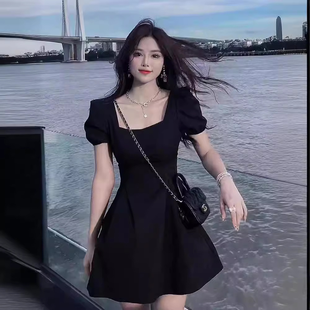 2024 High-grade Hepburn Style Small Black Dress New French Style Black Square Collar Bubble Sleeve Tight Waist Slimming dress Style Women