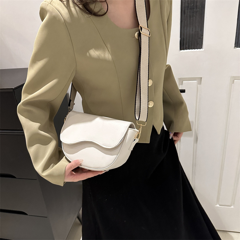 Picture of Textured small bag women's simple shoulder bag 2024 spring new popular messenger bag fashion underarm saddle bag