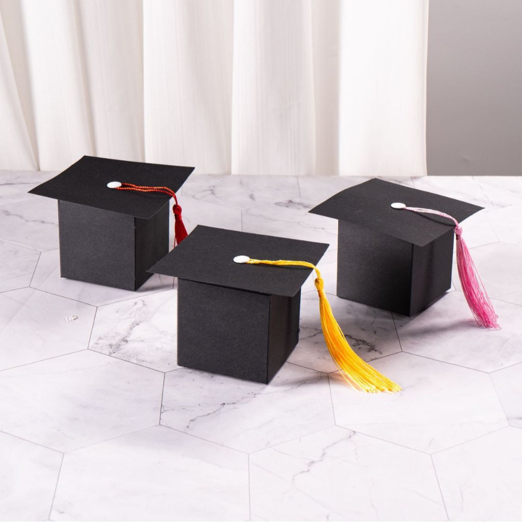 Picture of Personalized candy box European creative doctoral cap graduation gift candy box square bachelor cap party packaging