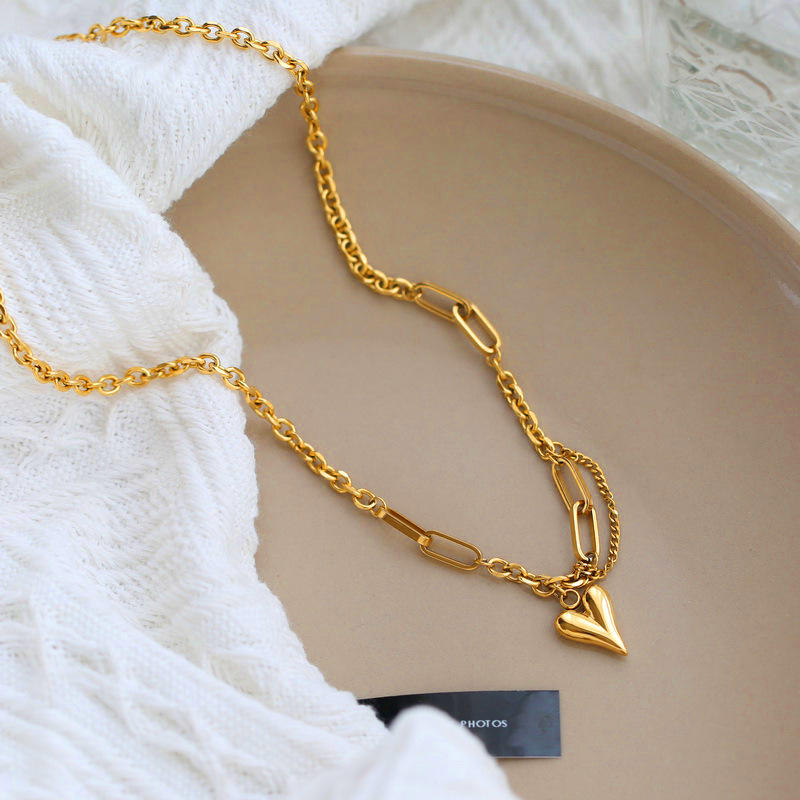 Picture of Color-free New Niche Light Luxury Pointed Heart Necklace Women's Summer Clavicle Chain Pendant All-match High-end Design Sense