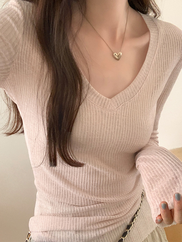 Picture of Pure Desire Low-neck SlighTly See-Through Sun ProTecTion Blouse for Women Spring and Summer New High-end V Neck KniTTed T-shirT Thin Top Slim FiT