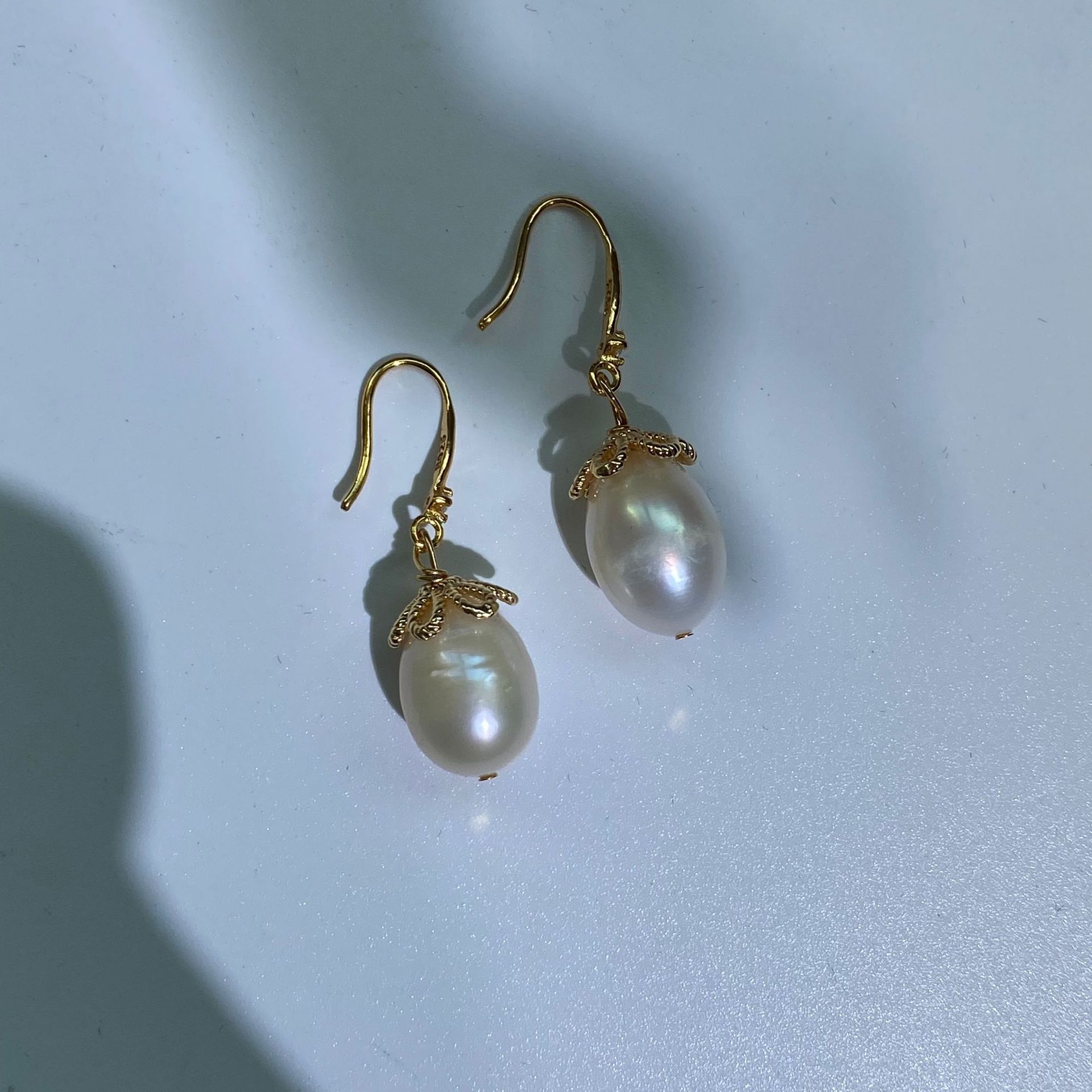 Picture of S925 Sterling Silver Natural Freshwater Pearl Ear Hook French Retro Style Earrings Simple Atmospheric All-match Princess Style Earrings