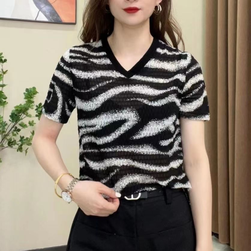 Ice Silk New Korean Style High-end Striped Short-sleeved T-shirt Slim-fit Slimming V-neck All-match Round Neck Casual Top for Women