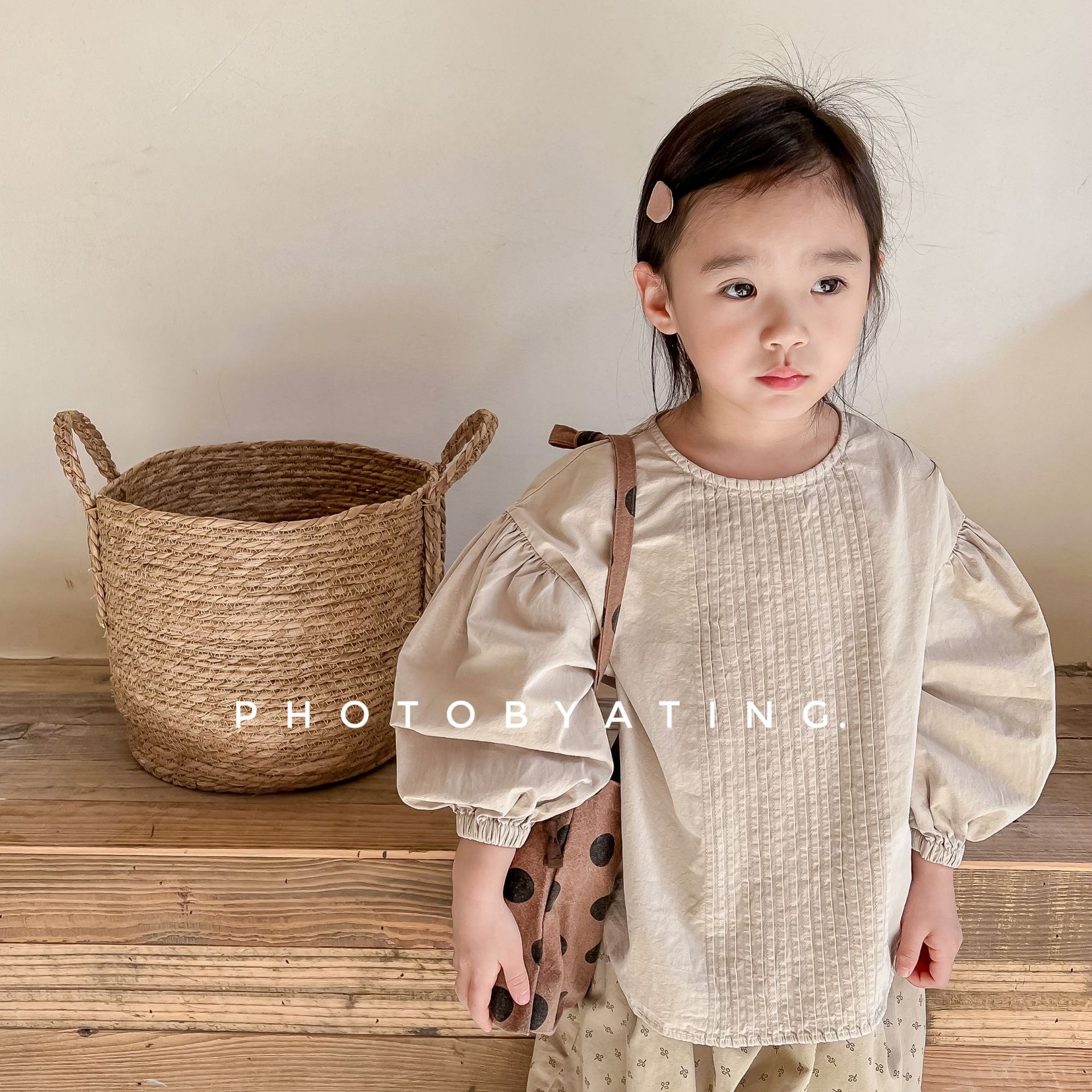 Picture of 2025 New Autum Children's Clothing Girls Autum Korean Style Linen Cotton Puff Sleeve Shirt Shirt 122090