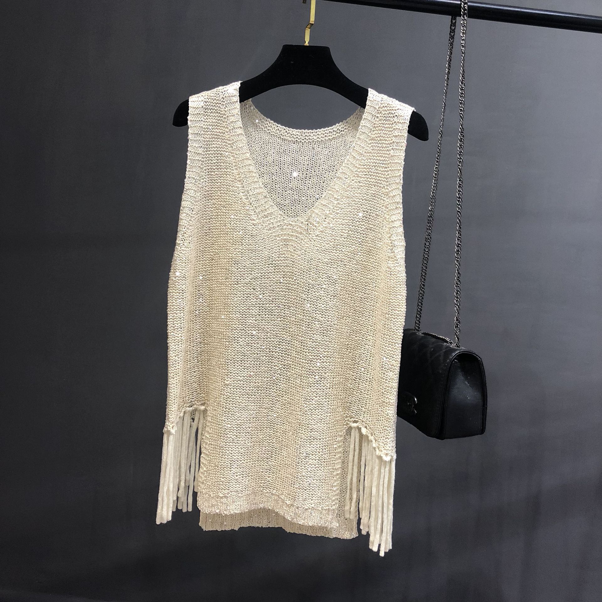 Picture of Spring and Autumn New All-match Hollow-out Knitted Sequin Vest Loose Sleeveless bingbing Internet Popular Ins Top