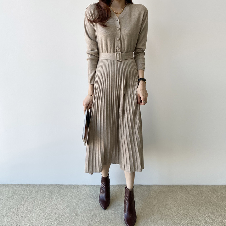 South Korea chic autumn and winter age-reducing retro niche temperament all-match knitted large pendulum long dress women's belt