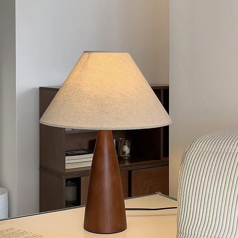 vintage style retro table lamp bedroom bedside table lamp Nordic simple girly warm living room desk plug-in household lamp
