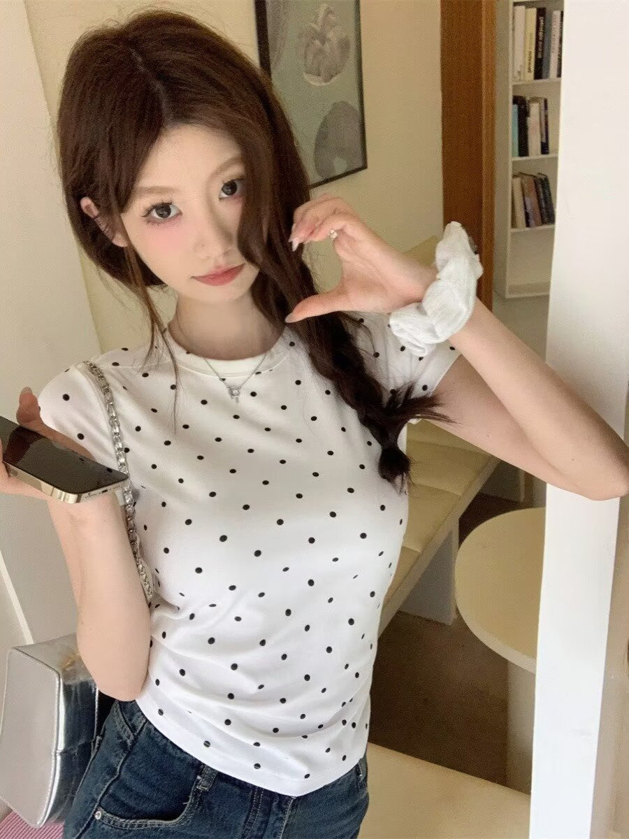 Polka dot short-sleeve T-shirt for women, 2025 summer new straight-shoulder slim slim gray base layer for women, ins, student top