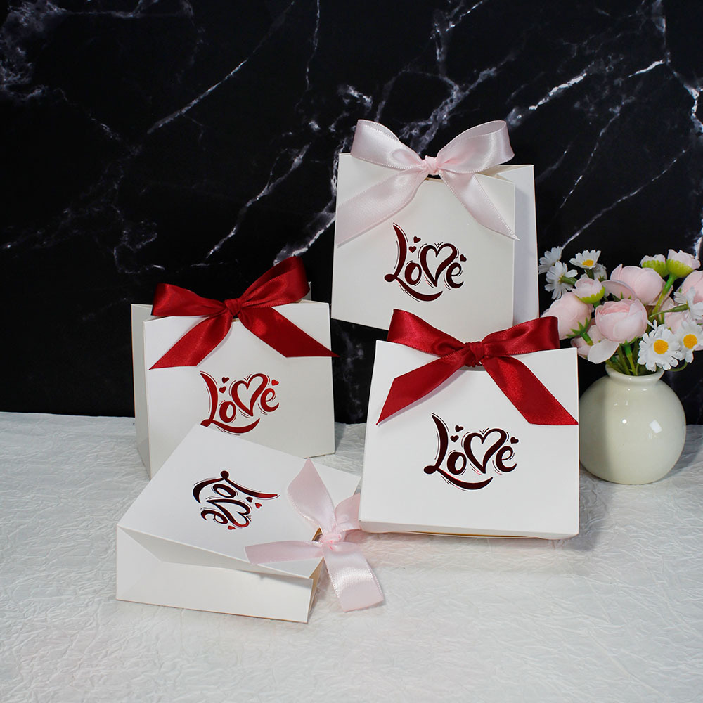 New European and American Valentine's Day Love Gift Packaging Box Wedding Red Love Candy Box Engagement Party Supplies