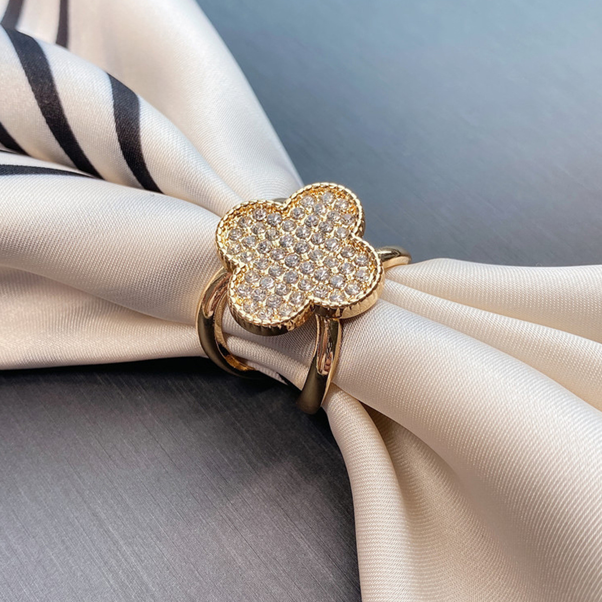 Korean Fashion Eco-Friendly Alloy Flower Brooch Fashion Rhinestone Four-Leaf Clover Three-Ring Scarf Buckle New Style