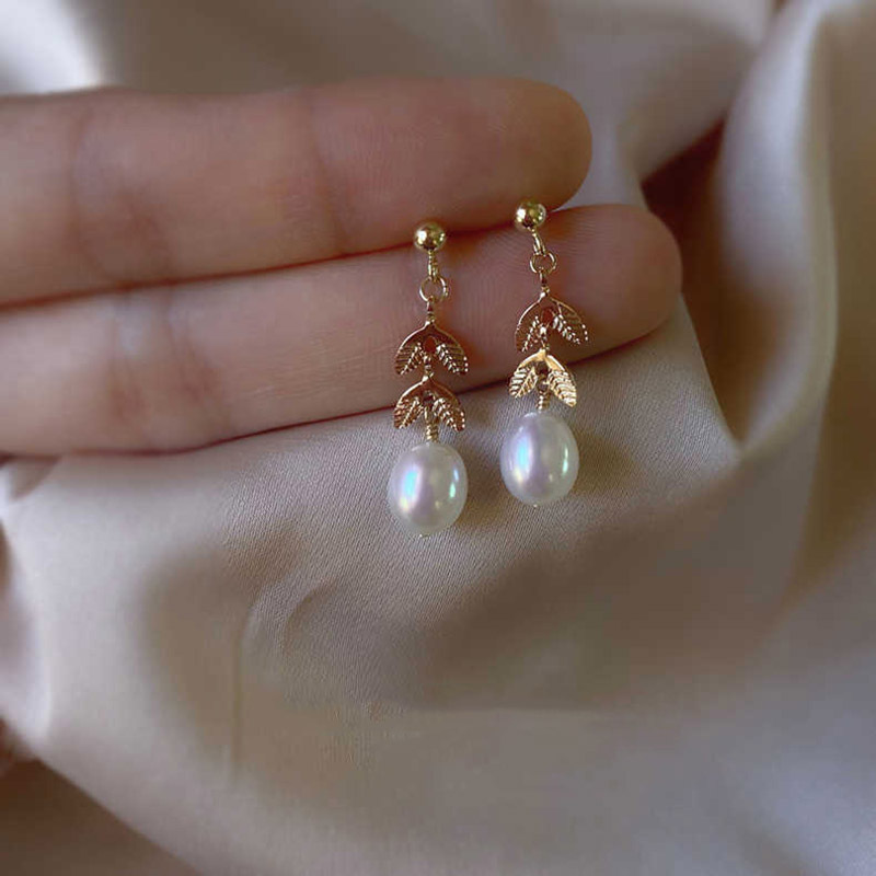 Picture of Natural Light Freshwater Pearl Laurel Leaves Leaves Earrings Vintage Niche Advanced Earrings