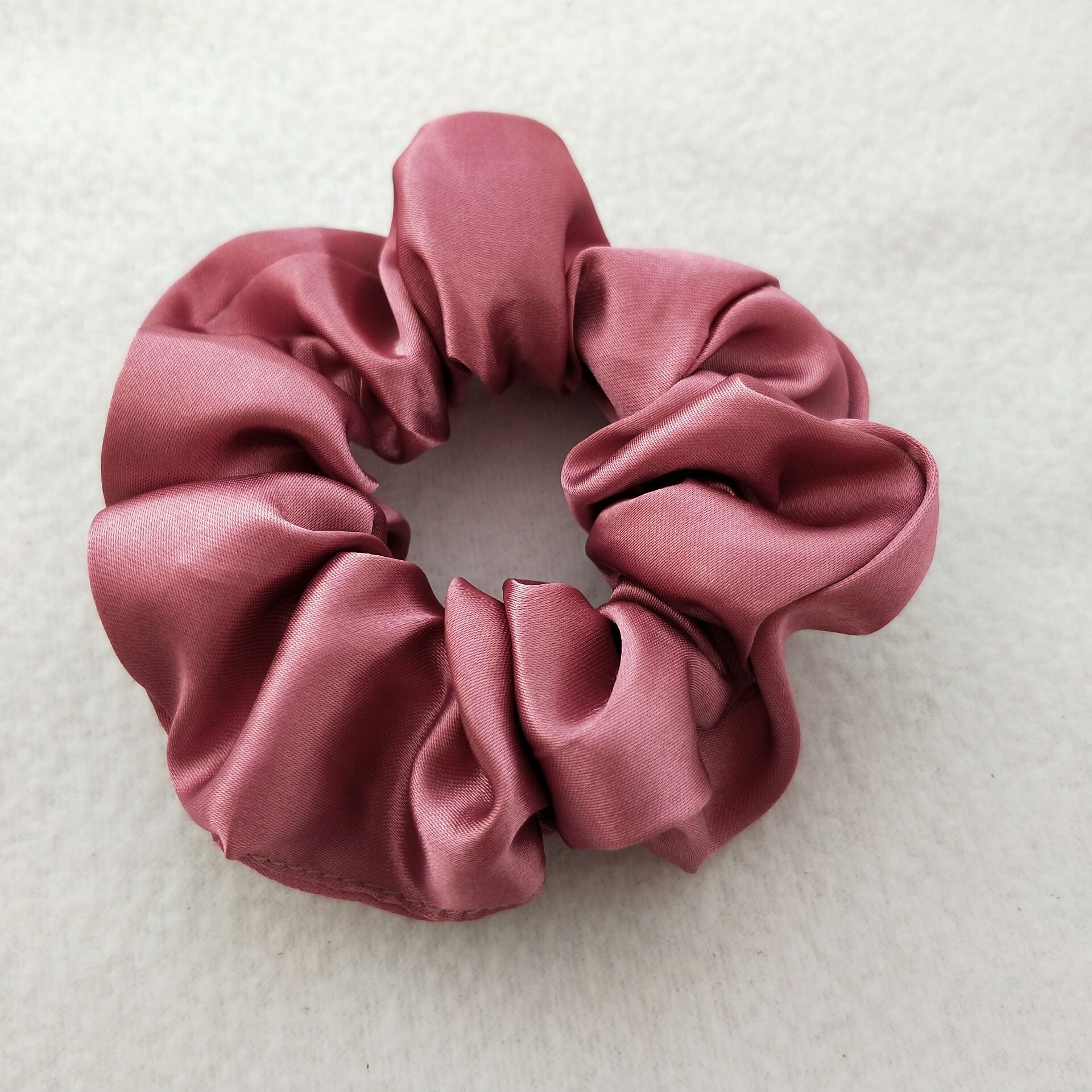 Picture of Cross-Border Amazon Satin Fabric Satin Scrunchie for Women, High-End Bun Hair Tie