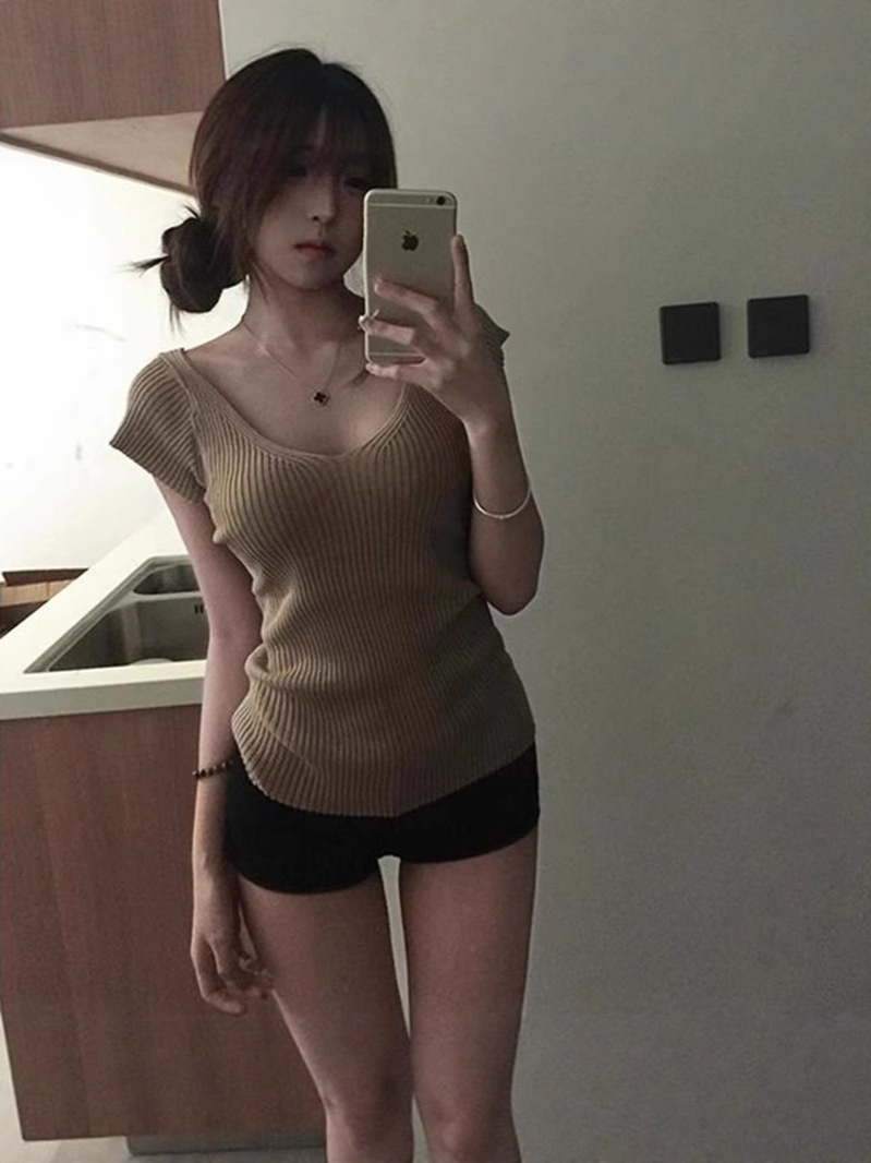 Pure Desire Style Collar Short Sleeve Knitted Sweater for Women 2025 Summer New Hot Girl Slim Fit Shirt Slimming Small Flying Sleeve Top Trendy