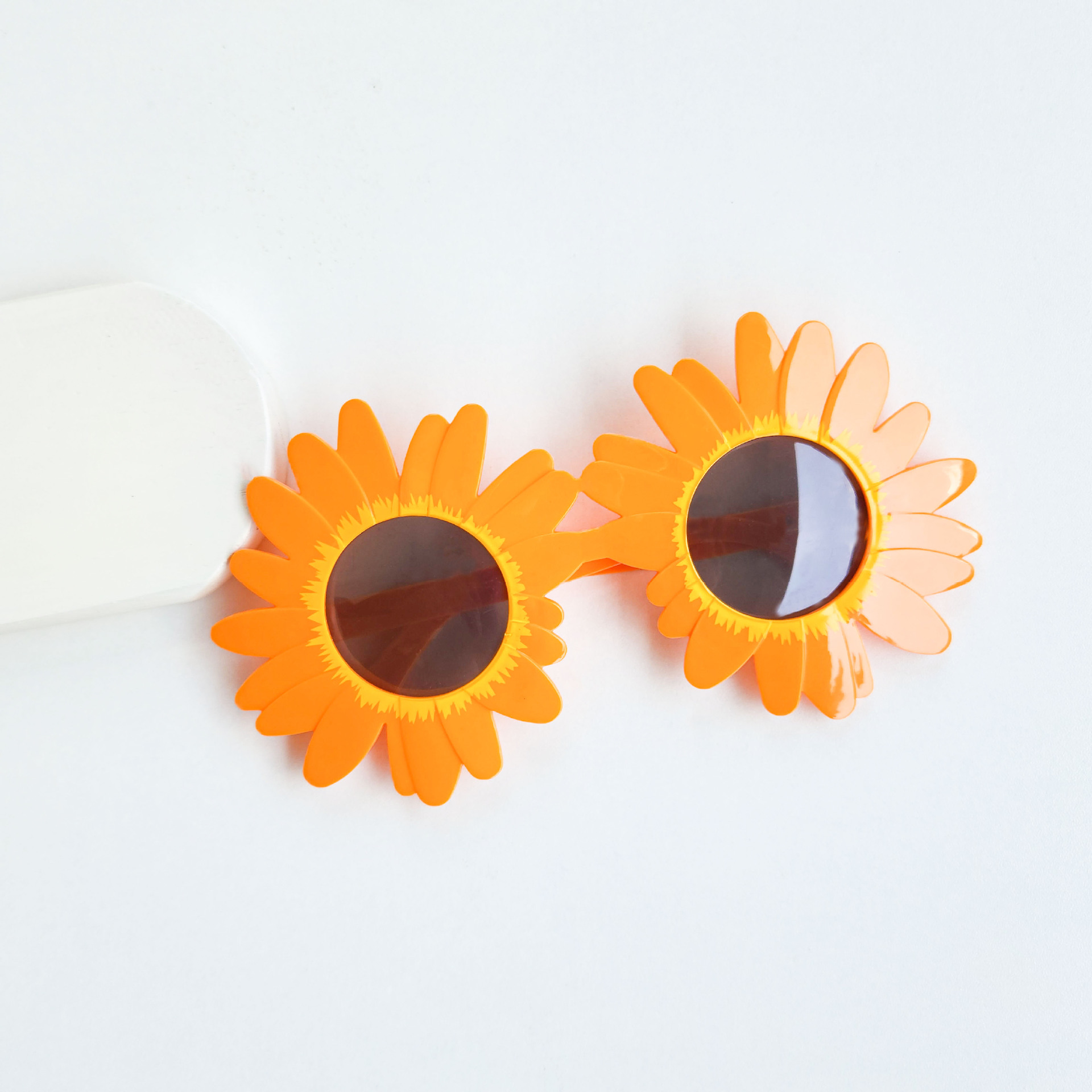 Picture of Decorative glasses party funny props sunflower daisy flower shape photo props plastic shape sunglasses