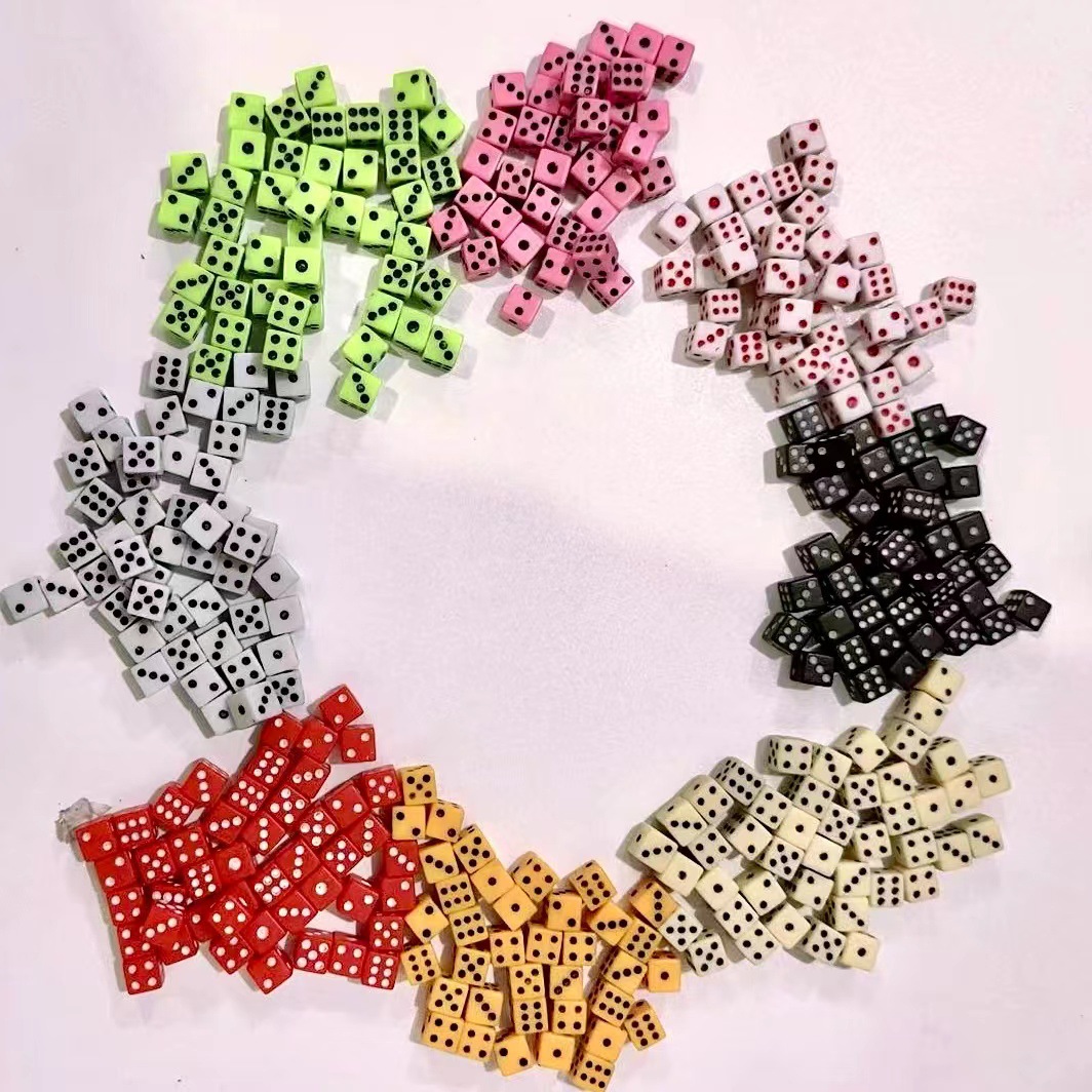 Picture of Yiwu Dege leisure and entertainment supplies direct 8mm new color and 8mm white ordinary color dice